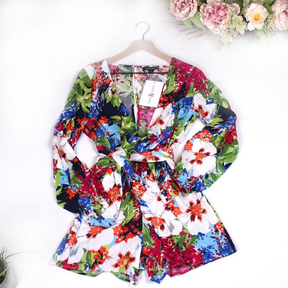 Medium Flower print V Neck Romper open back with belt - Picture 2 of 8